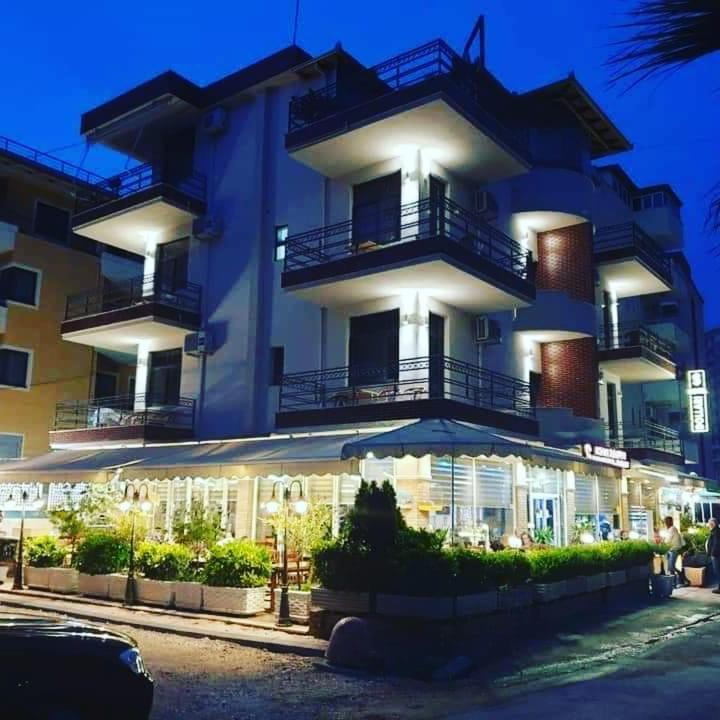 Hotel Dollari Kryemedhej Exterior photo